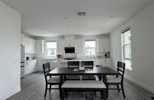 Irvine Business Complex House | Charming 3-bedroom townhome close to Newport beach SCP and Disney