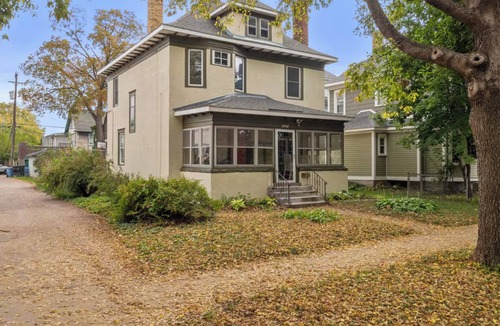 Whittier House | Charming 4 Bedroom Artists Home in Centrally Located Walkable Neighborhood