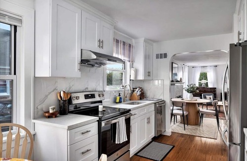 Troy House | Charming 4 Beds 2 Baths bungalow/Central AC/Near Frear Park & RPI/Pets Friendly