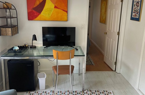 Wilton Manors House | Charming bedroom + sitting room + private entrance in lovely East Wilton Manors.
