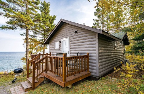Two Harbors Cabin | Charming cabin only feet from Lake Superior