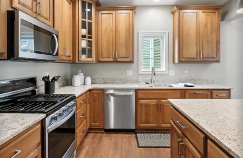 Angola House | Charming Channel Cottage - Room for the entire family!