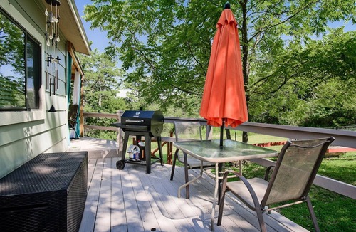 Eureka Springs Cottage | Charming cottage for two in a country setting but close to downtown.