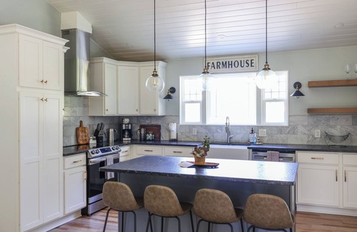 Fairview Other | Charming Country Get-away! Pet Friendly