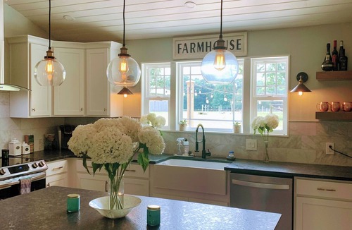 Fairview Other | Charming Country Get-away! Pet Friendly