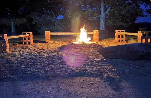 Anna House | Charming farmhouse on a beautiful horse ranch-Shawnee Hills Wine Trail