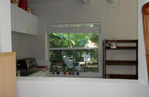 East Little Havana Cottage | Charming Garden Cottage in Little Havana,Close to Calle 8 Breakfast included