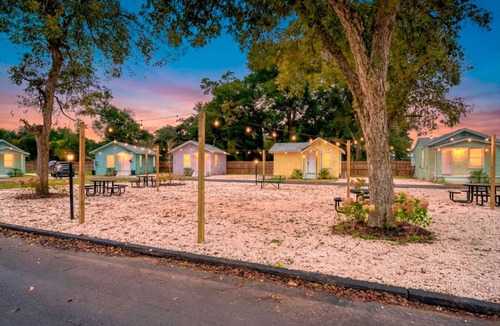 South Pensacola Cottage | Charming Hideaway Cottage Pensacola