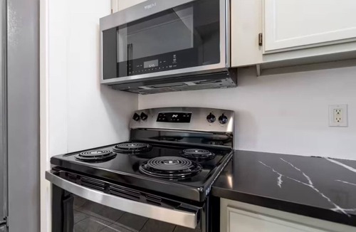 Germantown House | Charming home walkable to bars & restaurants!
