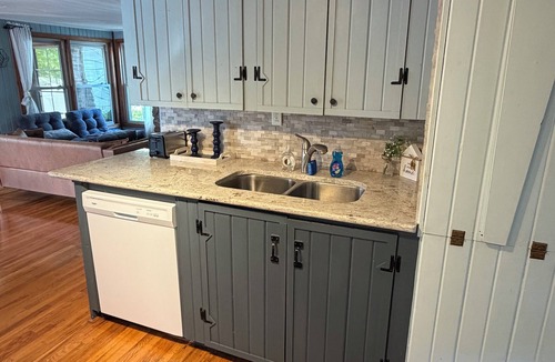 Howe House | Charming Lake Front home on private lake 3BR kayaks, swimming, boating