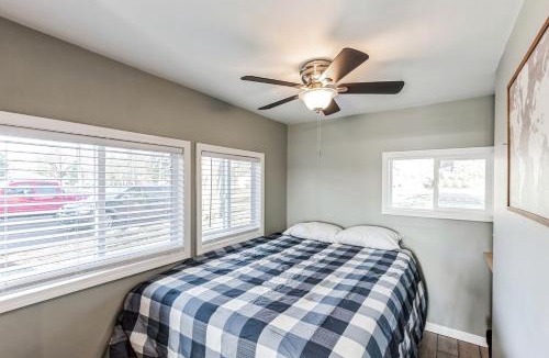Kalamazoo House | Charming Lakefront Cabin Amazing to Reconnect with Nature in Kalamazoo, Michigan