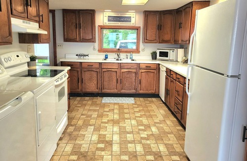 Coldwater Cottage | Charming Lakefront Cottage on Coldwater Lake
