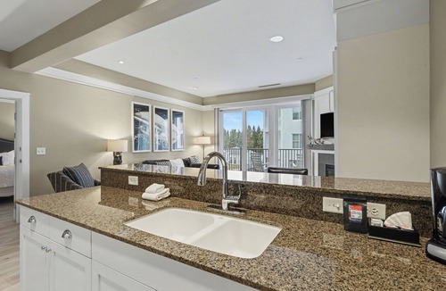 Bay Harbor Condo | Charming Lodge Suite 257 in Bay Harbor, MI—ideal for a cozy getaway!