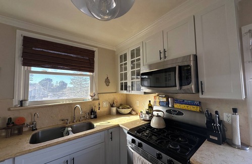 Crocker-Amazon House | Charming Mid-Century Home 3bd 1 ba, Easy Parking in San Francisco Relaxing Area