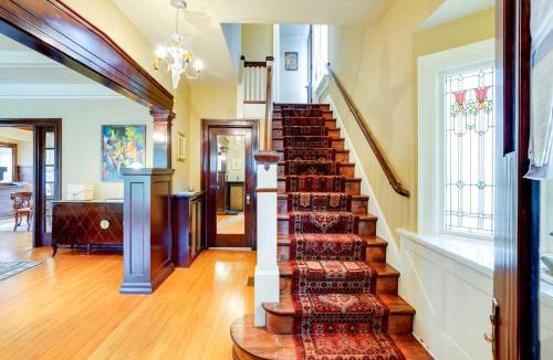 East Isles House | Charming MPLS Home w/Patio - Walk to Uptown!