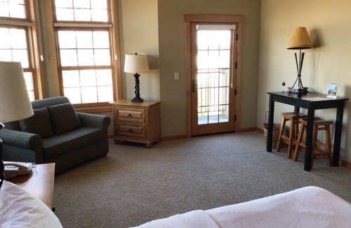 Three Lakes Apartment | Charming Queen Studio for Two Northernaire Resort – Three Lakes, WI