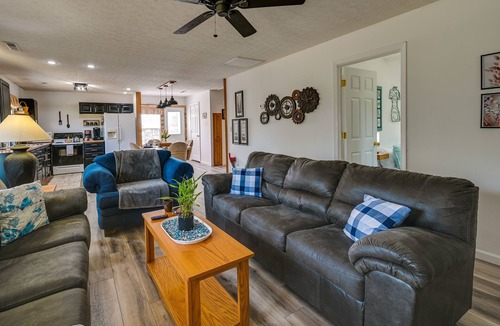 Smiths Grove House | Charming Smiths Grove Home Near Cave Tours!