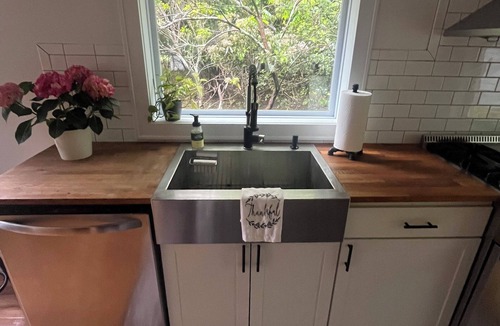 Long Island Cottage | Charming Stony Brook Cottage. Walk to village, marina, sand st. beach& Stony U.