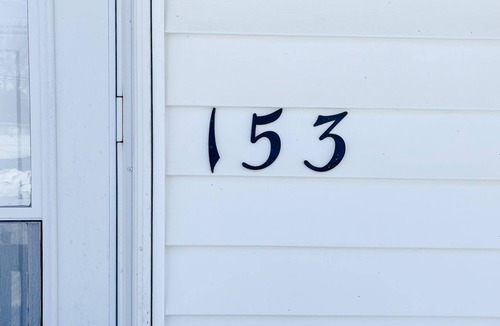 Grass Lake House | Cheerful 2 Bedroom in Downtown Grass Lake | Bikes