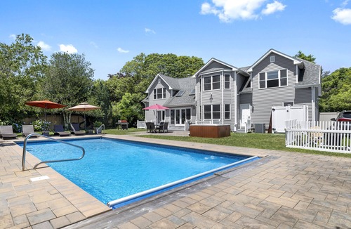 Hampton Bays House | Cheerful 6-bedroom residential home with pool and jacuzzi. Short walk to the bay