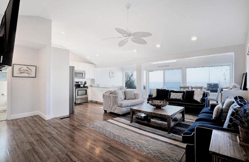 Wading River House | Chic Waterfront Beach House with Hot Tub