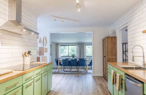 Mount Marion House | Chic Waterfront w/Hot Tub, Sauna and Sky Deck!