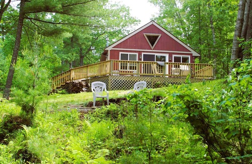 Winter Cabin | Classic Rustic Lakeside Cabin Retreat. Sleeps 6. Pets allowed.