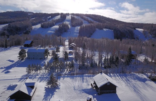 Wakefield Apartment | Clean, Comfortable and Quiet Condo at the base of Jackson Creek Summit