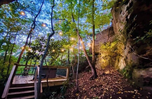 Stanton Cabin | Cliffline Twilight |Cliffside Hot Tub ·RRG Retreat | Epic views & Pet Friendly