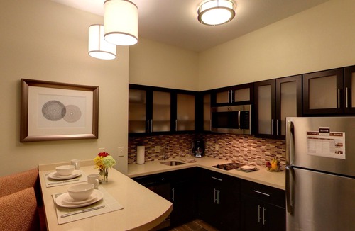 Bryant Pattengill East Apartment | Close to U of M + Research Park | 24 Hour Business Center + Indoor Pool
