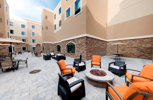 Bryant Pattengill East Apartment | Close to U of M + Research Park | 24 Hour Business Center + Indoor Pool