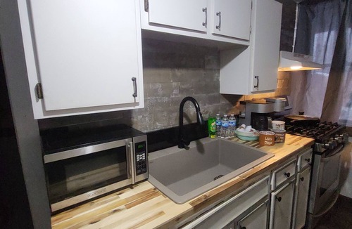Town of Aurora Apartment | Comfortable 1 bedroom apt with hot tub access.