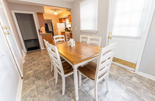 Lincoln Park House | Comfortable 3-Bedroom Home in a Great Central Location