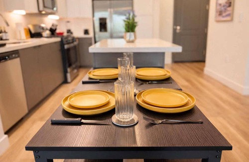 Lyon Street Apartment | Comfortable Home Wuth Pool Gym 10 Min to Disneyland