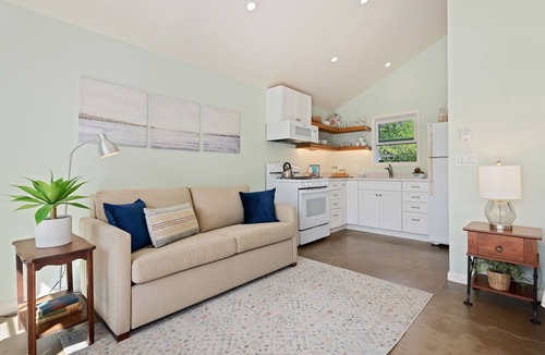Montecito House | Comfortable Montecito Studio Cottage Walking Distance to Beach!