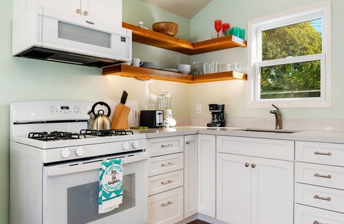 Montecito House | Comfortable Montecito Studio Cottage Walking Distance to Beach!