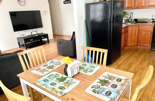 Hackensack Condo | Comfy, Clean & Spacious w/3 TVs, parking, laundry, close to NYC and MetLife
