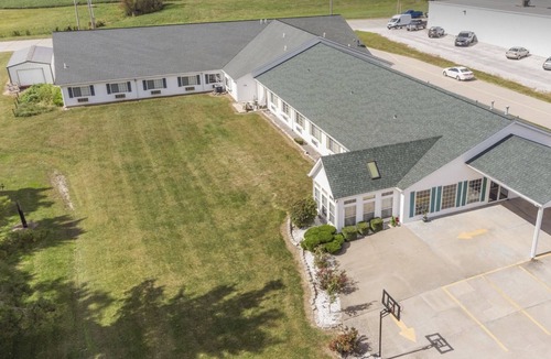 Red Bud Bed & Breakfast | Comfy Petite Queen Suite in the Heart of Red Bud!