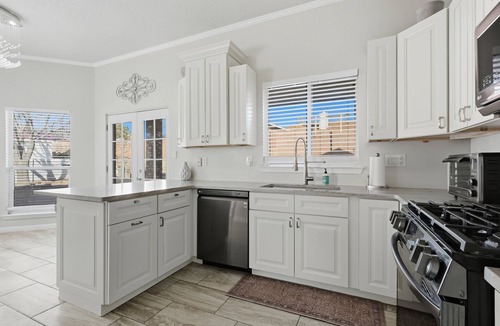 Westgate Heights House | Completely Renovated 3BR Brick Home Quiet Cul-de-Sac