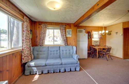 Stone Lake House | Convenient Cabin w/Access to 3 Boat Docks!