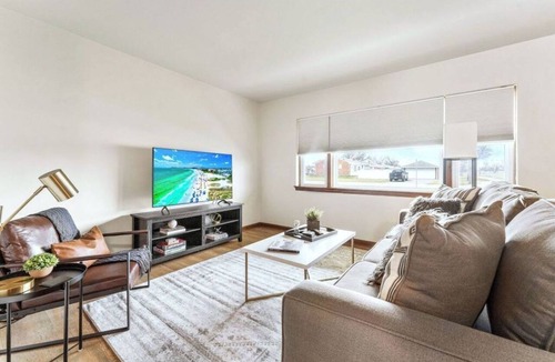 Riverview Apartment | Convenient Location-Private entrance 1 bedroom apartment in Riverview!