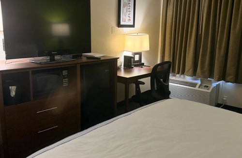 Black River Falls Hotel | Coratel Plus Suites by Jasper Black Riverfalls - Deluxe 2 Queen Beds Non-Smoking