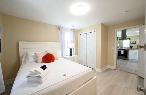 East Hill House | Cottage on 10th Cozy Retreat Near Downtown & Beach
