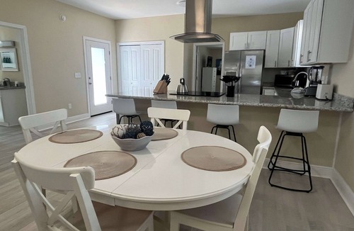 East Hill House | Cottage on 10th Cozy Retreat Near Downtown & Beach