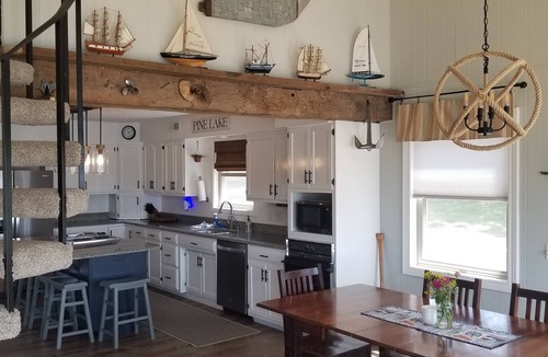 Plainwell House | Country lake get away from sunrise to sunset