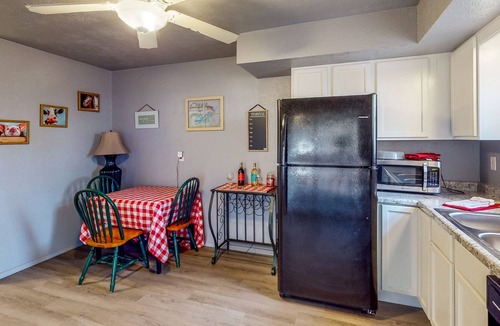 Simonton Lake House | Countryside retreat near the lake with central AC & patio - dog-friendly