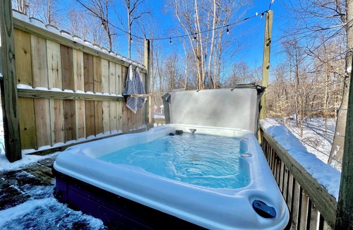 Vandalia Cottage | Couples Hideaway, Hot Tub, Private, Gazebo, Serene, Country, Birds, Wildlife