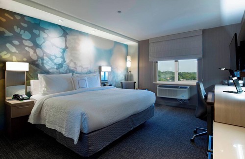 Auburndale Hotel | Courtyard by Marriott New York Queens/Fresh Meadows