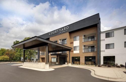 East Paris Hotel | Courtyard Grand Rapids Airport