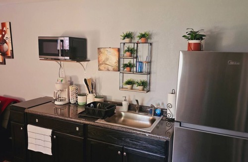West Pensacola House | Cozy 1-bedroom house in adorable Pensacola with AC